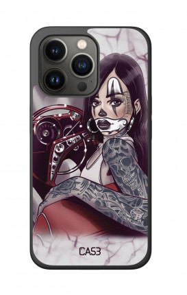 Cover Bicomponente Apple iPh13 PRO MAX - Pin Up Chicana in auto